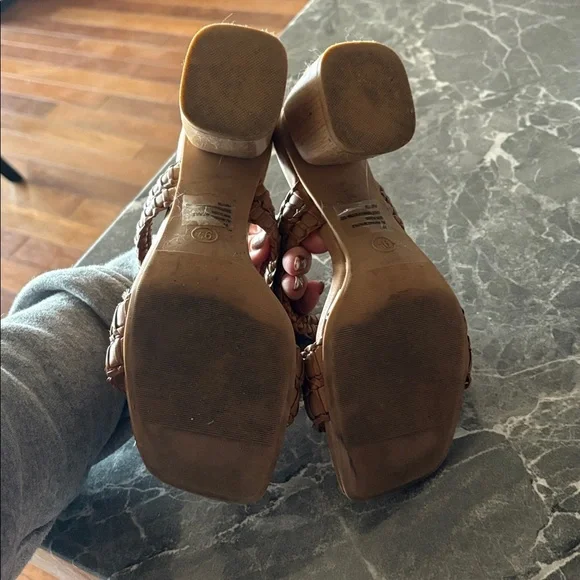 Tan chunky heels - Picture 4 of 5